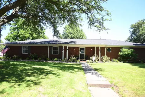 2107 Strait Pl, Stuttgart, AR 72160