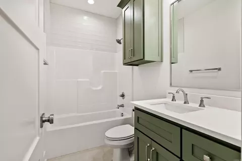 Bath - 1645 Nantucket, Conway, AR 72034 photo 5 of 9