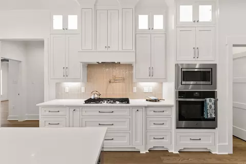 Kitchen - 1645 Nantucket, Conway, AR 72034 photo 6 of 6
