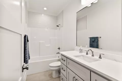 Bath - 1645 Nantucket, Conway, AR 72034 photo 7 of 9