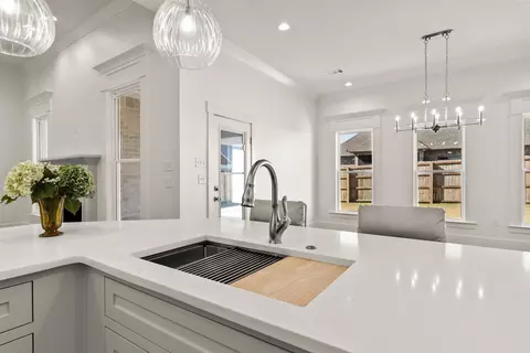 Kitchen - 1645 Nantucket, Conway, AR 72034 photo 4 of 6