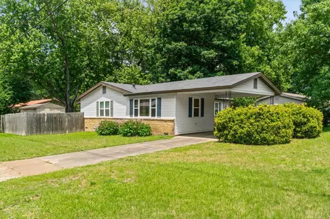 907 Merritt St, Searcy, AR 72143