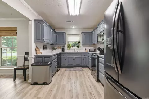 Kitchen - 15 Dale Ct, Cabot, AR 72023 photo 3 of 4