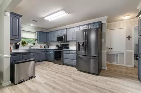 Kitchen - 15 Dale Ct, Cabot, AR 72023 photo 4 of 4
