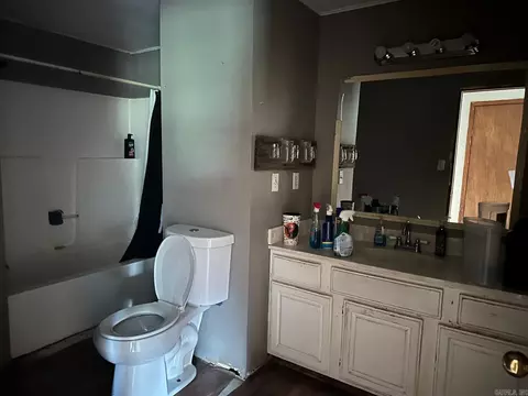 Bath - 7429 Watts Rd, Harrison, AR 72601 photo 1 of 2