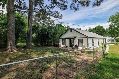 Exterior - 1647 Gresham St, Arkadelphia, AR 71923 photo 3 of 5