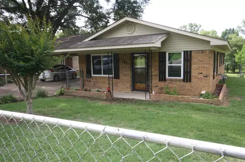 115 W Spring St, Mineral Springs, AR 71851