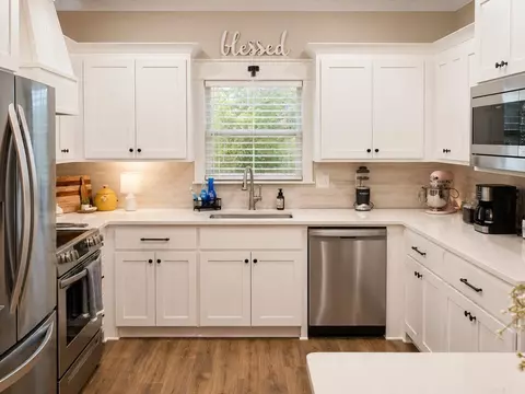 Kitchen - 204 Heather Loop, Beebe, AR 72012 photo 2 of 3