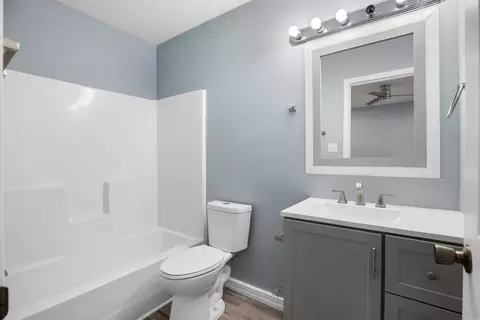 Bath - 505 Bertig St, Paragould, AR 72450 photo 2 of 4