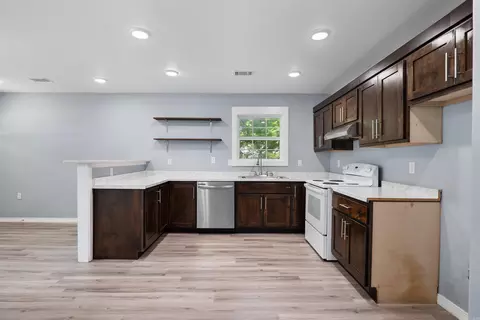 Kitchen - 505 Bertig St, Paragould, AR 72450 photo 1 of 2
