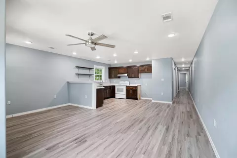 Entry Way - 505 Bertig St, Paragould, AR 72450 photo 1 of 4
