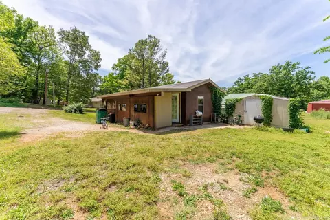 302 W 5th St, Hardy, AR 72542
