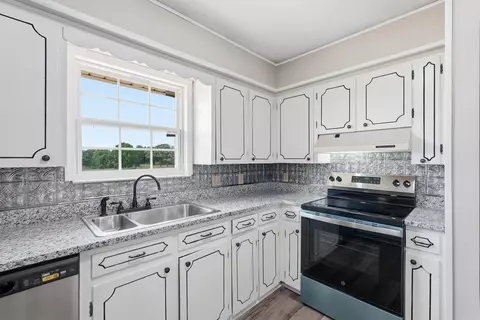 Kitchen - 80 Spires Rd, Damascus, AR 72039 photo 3 of 3