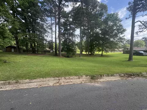 000 Holly Hl, Camden, AR 71701