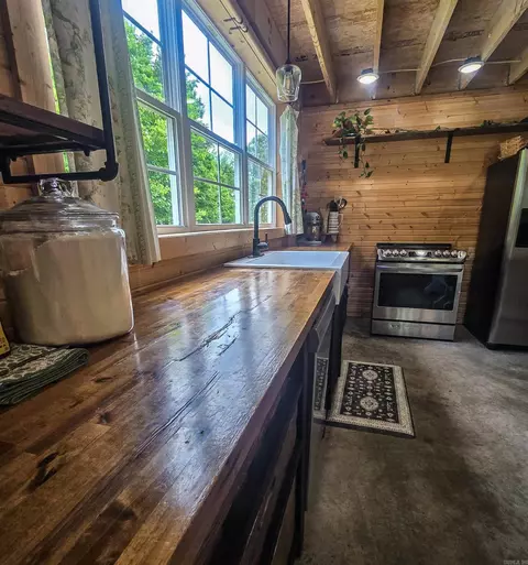 Kitchen - 683 Trace Ridge Rd, Leslie, AR 72645 photo 3 of 6