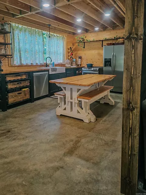 Kitchen - 683 Trace Ridge Rd, Leslie, AR 72645 photo 6 of 6