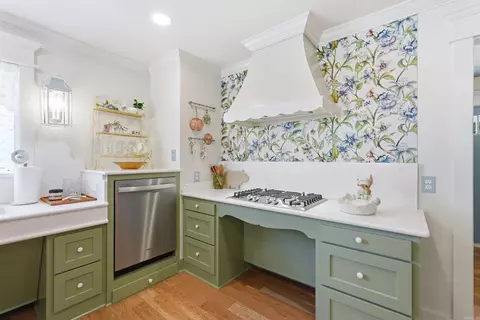Kitchen - 1615 Tyler St, Conway, AR 72032 photo 7 of 10