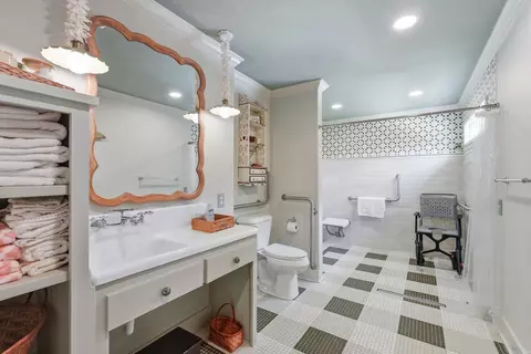 Bath - 1615 Tyler St, Conway, AR 72032 photo 1 of 4