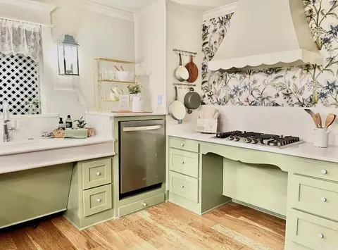 Kitchen - 1615 Tyler St, Conway, AR 72032 photo 3 of 13