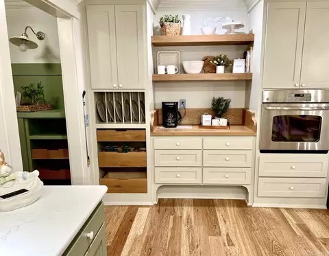 Kitchen - 1615 Tyler St, Conway, AR 72032 photo 7 of 13