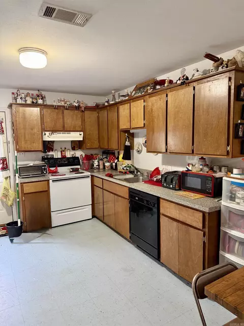 Kitchen - 1209 Olive St, Scranton, AR 72863 photo 2 of 4