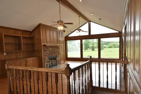 Living - 170 Riverview Dr, Malvern, AR 72104 photo 3 of 7