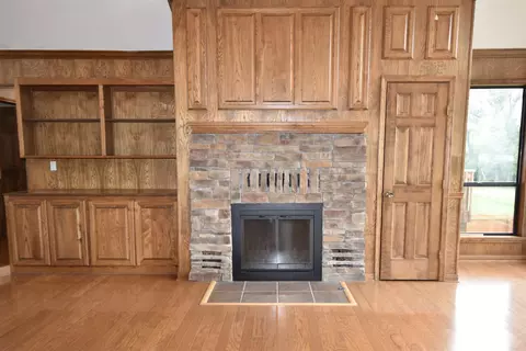 Living - 170 Riverview Dr, Malvern, AR 72104 photo 5 of 7
