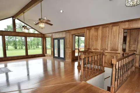 Living - 170 Riverview Dr, Malvern, AR 72104 photo 2 of 7