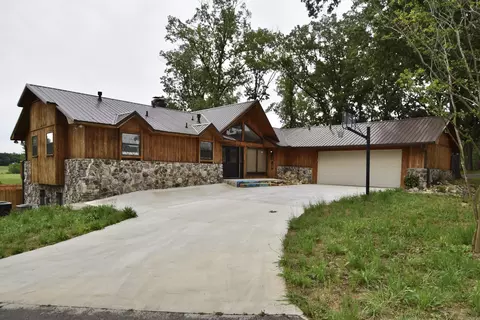 Exterior - 170 Riverview Dr, Malvern, AR 72104 photo 9 of 12