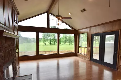 Living - 170 Riverview Dr, Malvern, AR 72104 photo 4 of 7