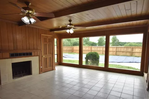 Living - 170 Riverview Dr, Malvern, AR 72104 photo 6 of 7