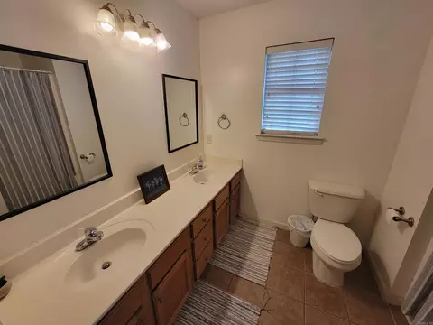 Bath - 920 Crestliner Dr, Conway, AR 72034 photo 1 of 2