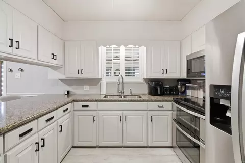 Kitchen - 28 Stevens Rd, Conway, AR 72032 photo 2 of 4