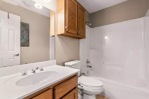 Bath - 403 King Rd, Benton, AR 72019 photo 2 of 2