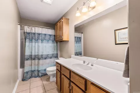 Bath - 403 King Rd, Benton, AR 72019 photo 1 of 2