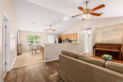 Entry Way - 403 King Rd, Benton, AR 72019 photo 1 of 2