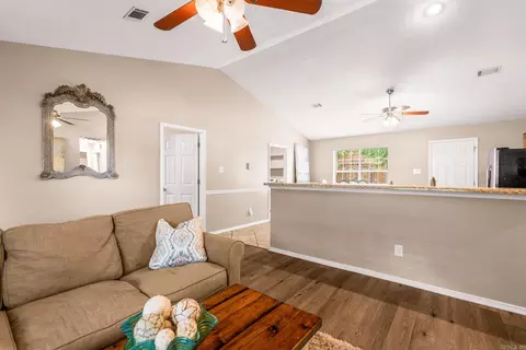 Living - 403 King Rd, Benton, AR 72019 photo 1 of 1