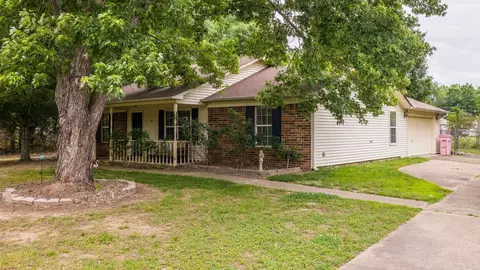 Exterior - 403 King Rd, Benton, AR 72019 photo 4 of 11