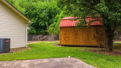 Exterior - 403 King Rd, Benton, AR 72019 photo 8 of 11