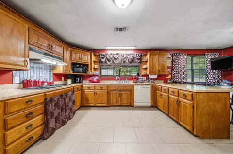 Kitchen - 7969 Ridge Rd, Malvern, AR 72104 photo 3 of 7