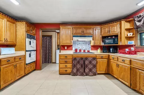 Kitchen - 7969 Ridge Rd, Malvern, AR 72104 photo 4 of 7