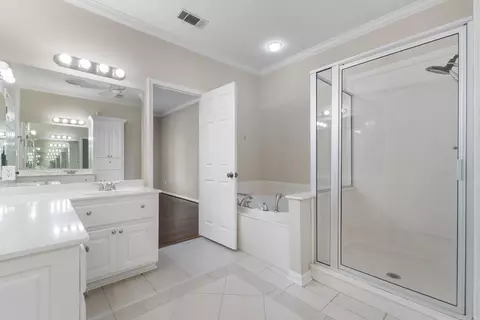 Bath - 6315 Worth Ave, Benton, AR 72019 photo 2 of 5
