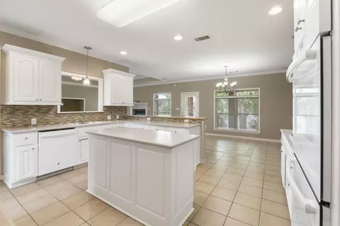 Kitchen - 6315 Worth Ave, Benton, AR 72019 photo 3 of 6
