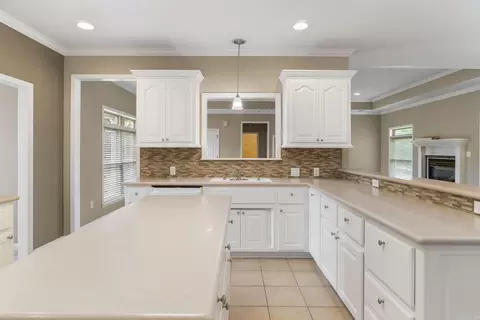 Kitchen - 6315 Worth Ave, Benton, AR 72019 photo 6 of 6