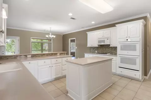 Kitchen - 6315 Worth Ave, Benton, AR 72019 photo 4 of 6
