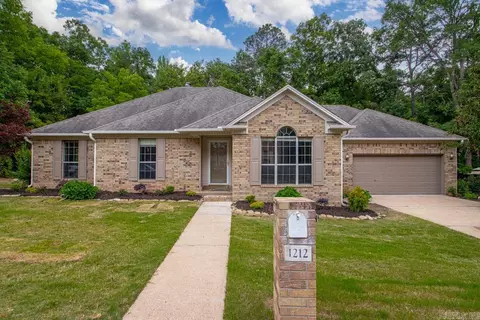 1212 River Oaks Dr, Benton, AR 72019