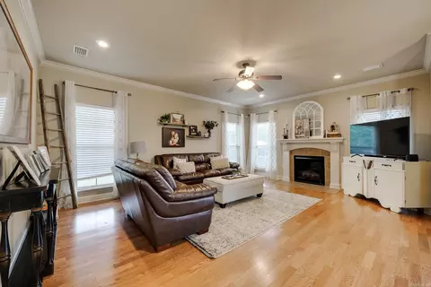 Living - 2755 Wineberry, Conway, AR 72034 photo 2 of 4