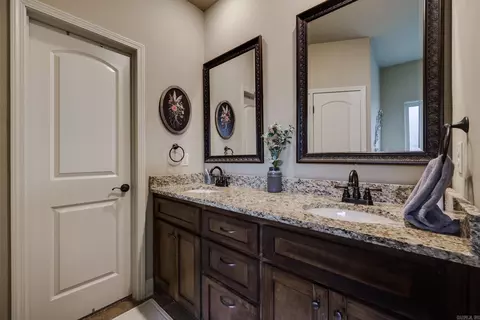 Bath - 2755 Wineberry, Conway, AR 72034 photo 2 of 4