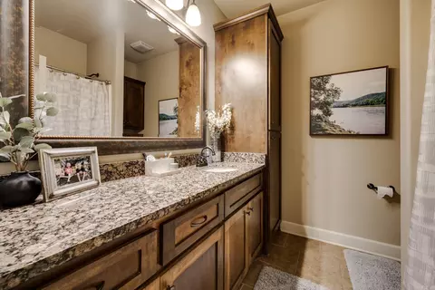 Bath - 2755 Wineberry, Conway, AR 72034 photo 4 of 4