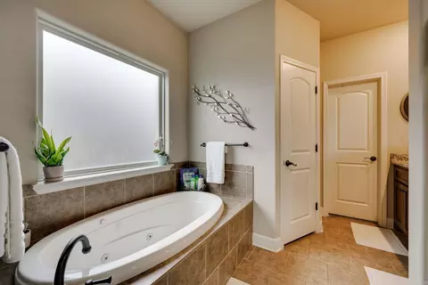 Bath - 2755 Wineberry, Conway, AR 72034 photo 1 of 4